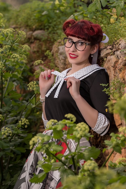 Garota Pin-up na natureza