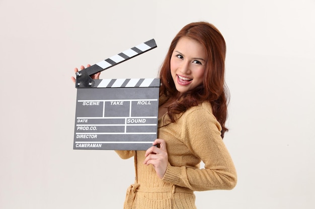 Garota segurando a ardósia do filme