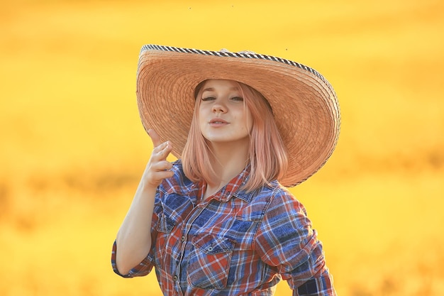 garota sexy cowboy de chapéu, estilo country verão oeste americano