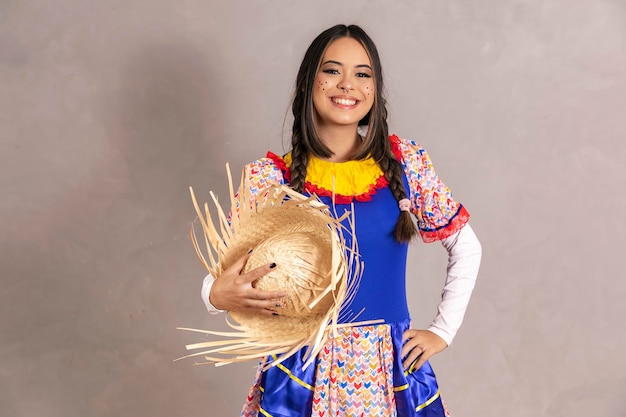 Garota vestida de tradicional brasileiro Jerk