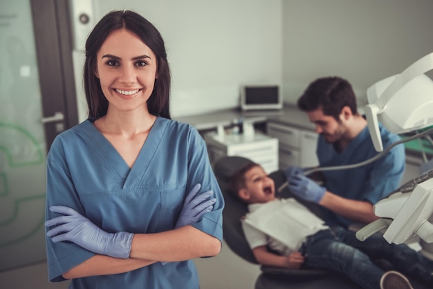 Garotinho no dentista