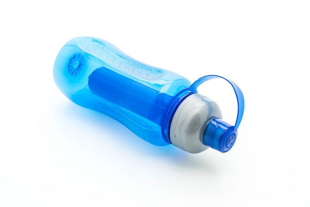 garrafa de água de plástico azul ou cantina