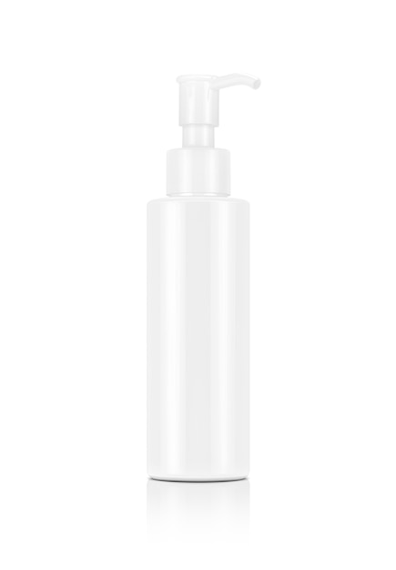 Garrafa de bomba cosmética em branco embalagem isolada