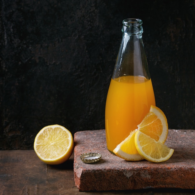 Garrafa de limonada cítrica