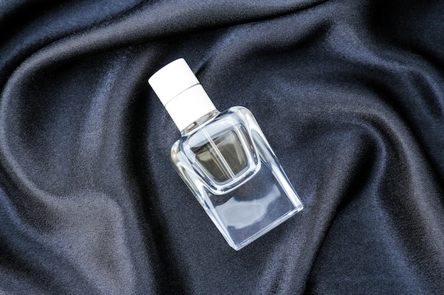 Garrafa de perfume em pano