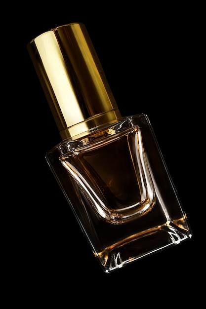 Garrafa de perfume isolada