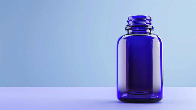 Garrafa de vidro azul sobre um fundo azul A garrafa está vazia e tem uma superfície brilhante O fundo é de cor azul claro e está fora de foco