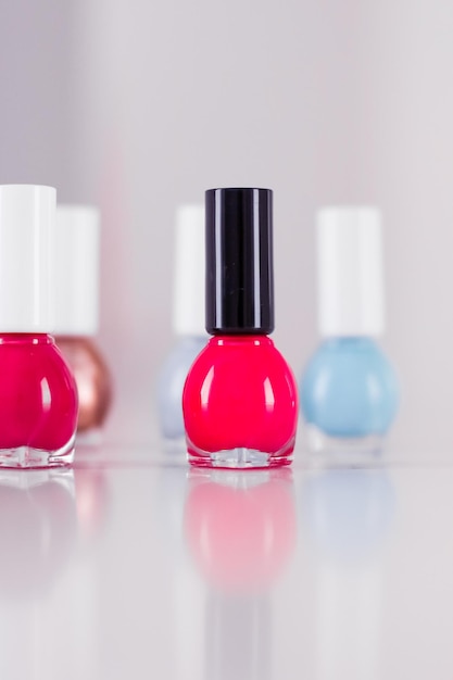 Foto garrafas de esmaltes coleção de manicure e pedicure