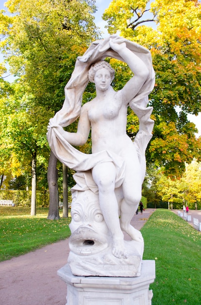 Garten- und Parkmarmor klassische Skulptur der Meeresnymphe Galatea im Catherine Park