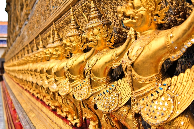 El Garuda en el templo de Emerald Buddha en Bangkok, Tailandia.