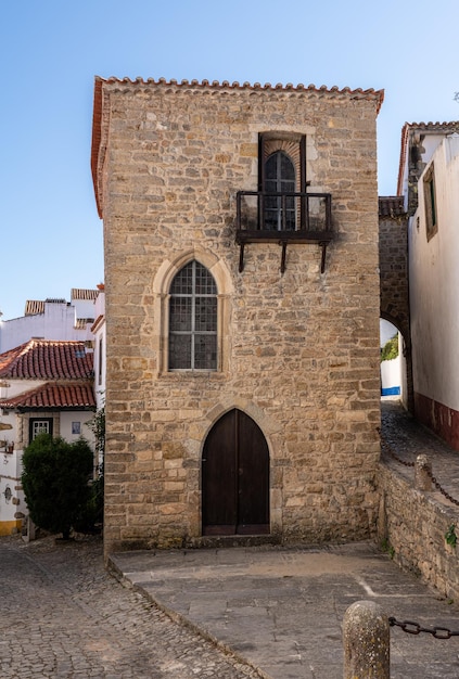 Gasse in der ummauerten Altstadt von Obidos in Zentralportugal