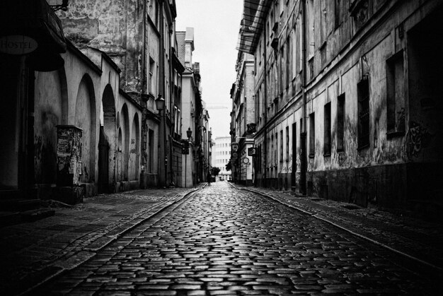 Foto gasse inmitten von gebäuden in der stadt