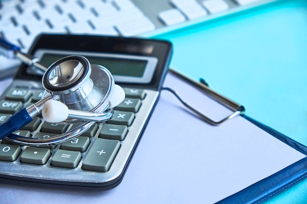 Gavel e estetoscópio jurisprudência médica definição legal de negligência médica