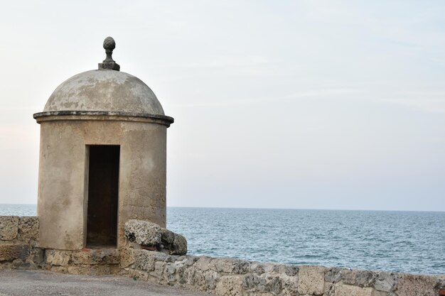Gazebo am Meer gegen den Himmel