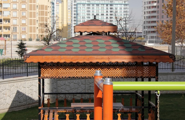 Gazebo en el patio de la casa.