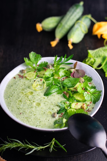 Gazpacho sopa fría cerrar dieta detox plato vegetariano