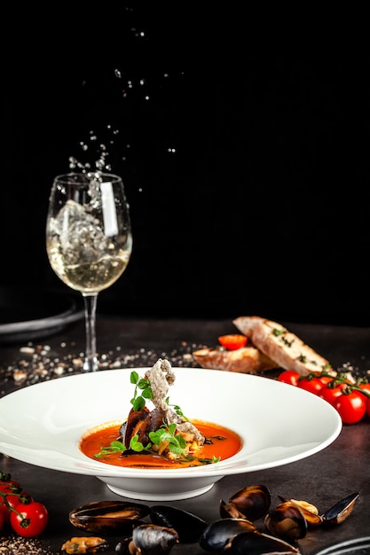 Gazpacho Tomatensuppe mit Meeresfrüchten