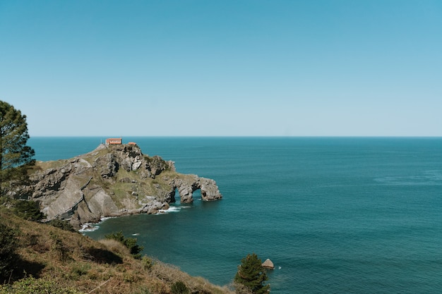 Foto gaztelugatxe muy lejos