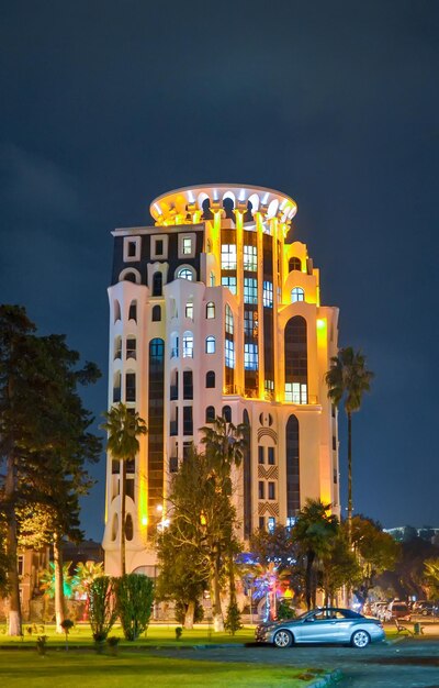 GEÓRGIA BATUMI na costa do Mar Negro de edifícios modernos abertos ao público