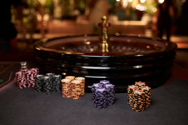 gealtert hintergrund schwarz blau verwischen tafel bokeh business casino hintergrund casino chips backgro