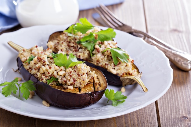 Gebackene Auberginen mit Quinoa