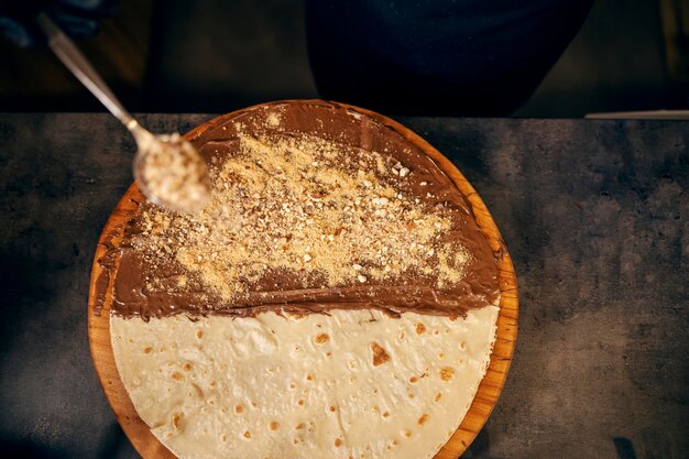 Gebackene Crêpes mit Schokoladenfüllung und Füllung