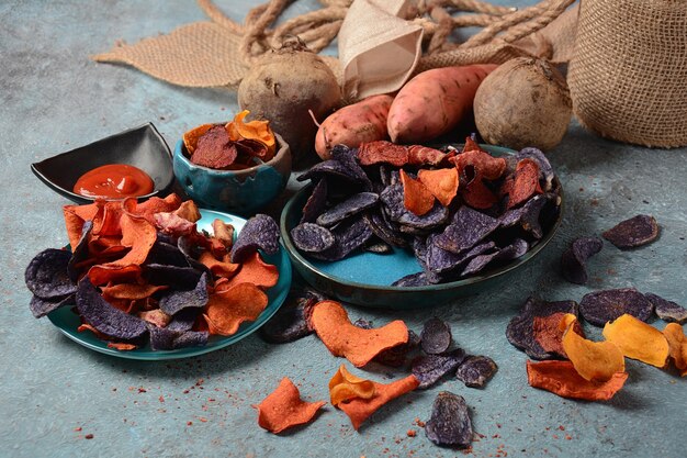 Gebackene Gemüsechips Granat-Süßkartoffel lila Süßkartoffel Karotte und Rote Beete Glutenfrei