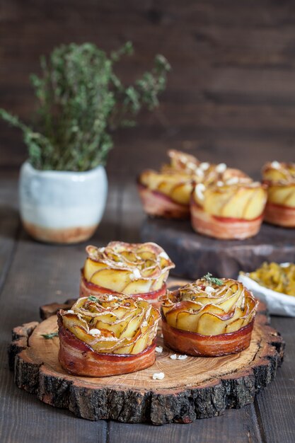 Gebackene knusprige Kartoffelrosen mit Speck