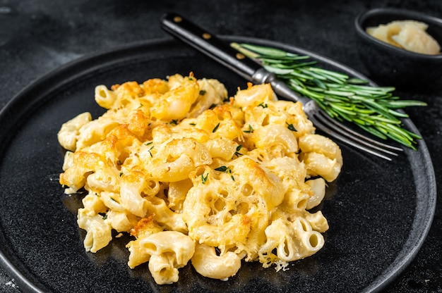 Gebackene Makkaroni Mac und Käse Amerikanisches Gericht mit Cheddar-Käsesauce