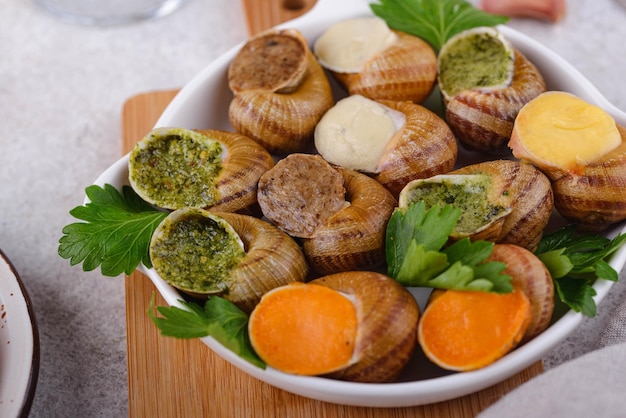 Gebackene Schneckenschnecke mit Brot