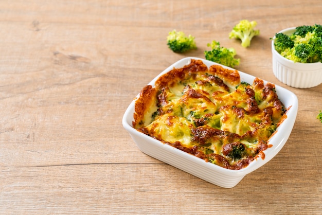 Gebackener Blumenkohl und Broccoli mit Käse