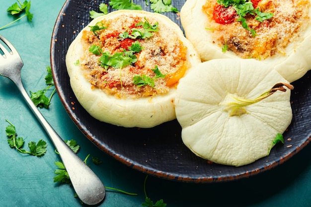 Gebackener Kürbis und Zucchini mit Quinoa