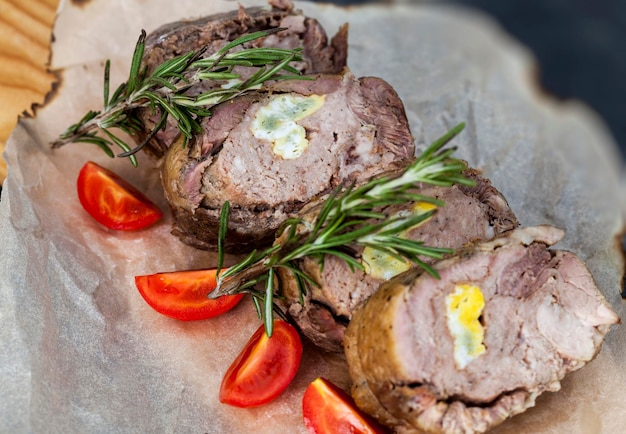 Gebackenes Schweinefleisch Schweinefleisch mit Eiern im Fleisch