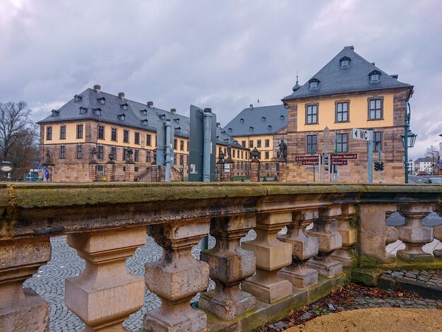 Gebäude gegen den Himmel in der Stadt