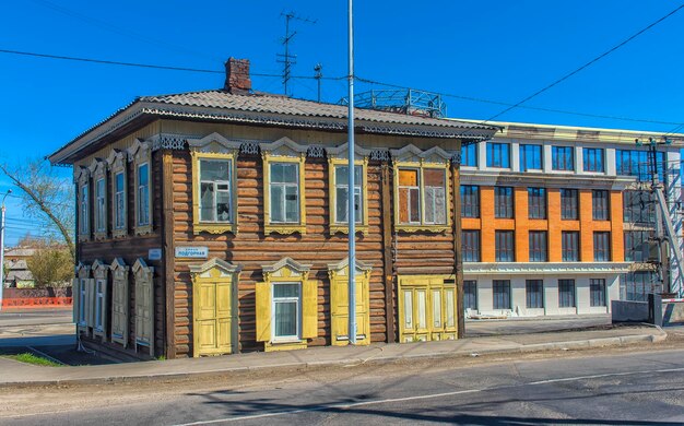 Foto gebäude gegen den klaren blauen himmel in der stadt