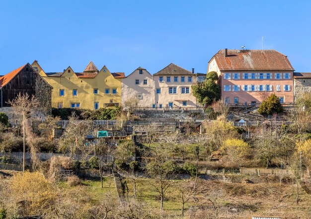 Foto gebäude gegen den klaren blauen himmel