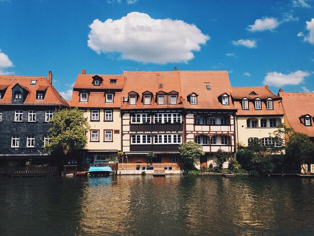 Foto gebäude in der stadt gegen den himmel