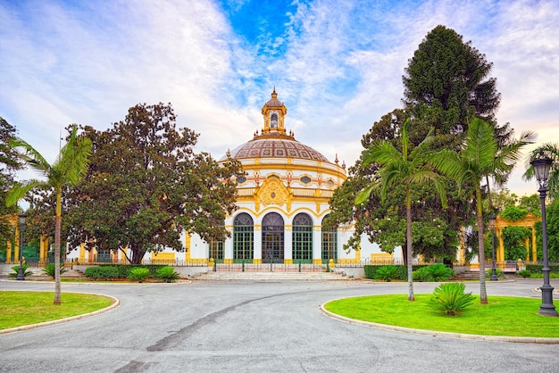 Gebäude Lope das Vega Theater und Ausstellungskasino in der Nähe des Parque de Maria Luisa. Sevilla. Spanien.