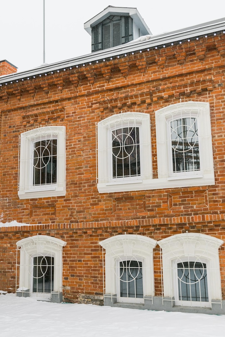 Foto gebäude und häuser in der wintersaison schnee in der stadt und stadt architekturkonzept