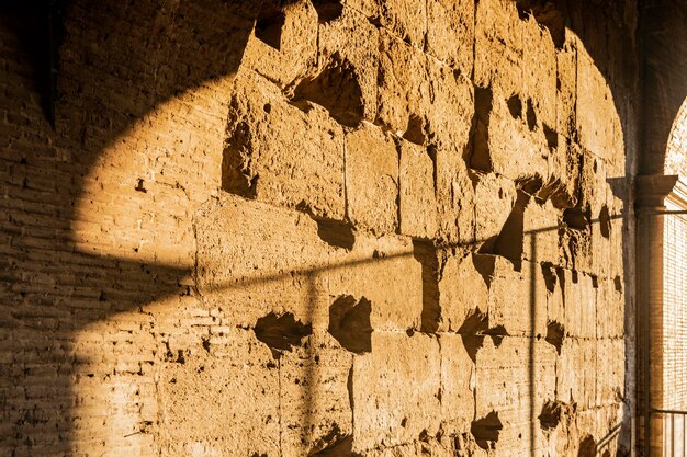 Gebäudedetail des Colosseum-Stadions in Rom