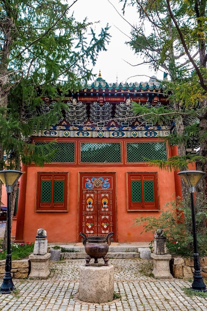 Gebäudefront im Kloster Gandantegchinlin in Ulaanbaatar