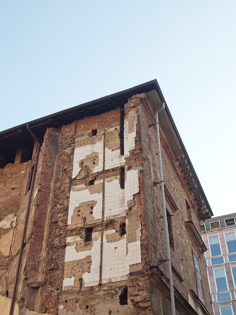 Gebäuderuinen durch Bombenangriffe während des Zweiten Weltkriegs in Turin, Italien