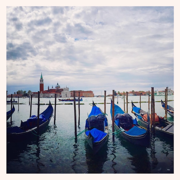 Foto gebaute struktur im wasser