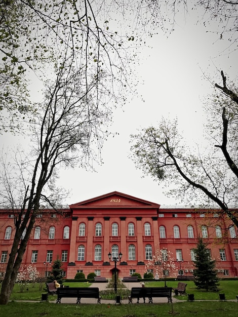 Gebautes Bauwerk gegen den Himmel