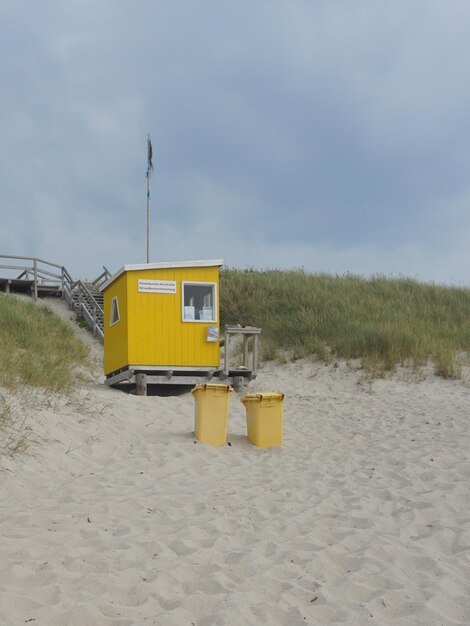 Foto gebautes gebäude am strand