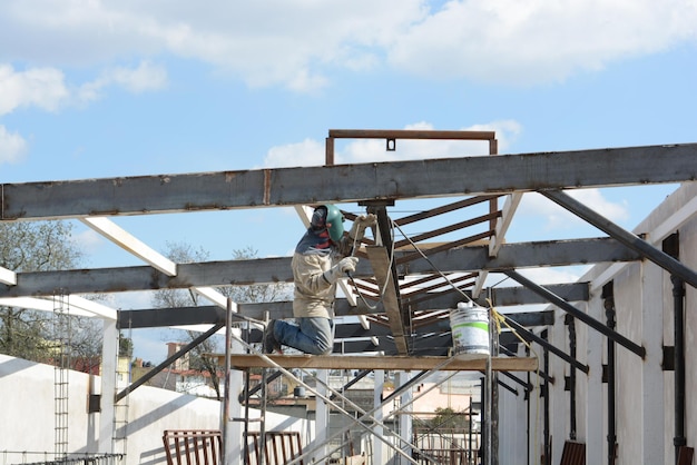 Gebautes Gebäude gegen den Himmel