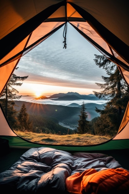 Gebirgslandschaft mit hoch aufragenden Gipfeln, die eine atemberaubende Größe der Natur bieten, erscheint aus dem Zelt