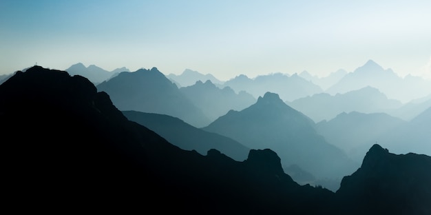 Foto gebirgszüge silhouetten