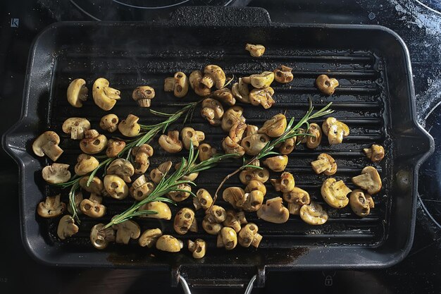 Gebratene Champignons, schicker Halloween-Leckerbissen in Schädelform, Hexenfutter-Schädel für Hexerei