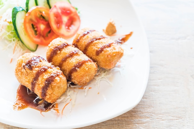 Gebratene Kartoffeln mit Tonkatsu-Sauce